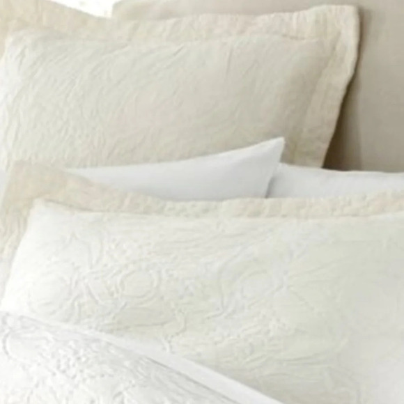 Pottery Barn Valerie Matelasse Cream King Sham - Picture 2 of 5